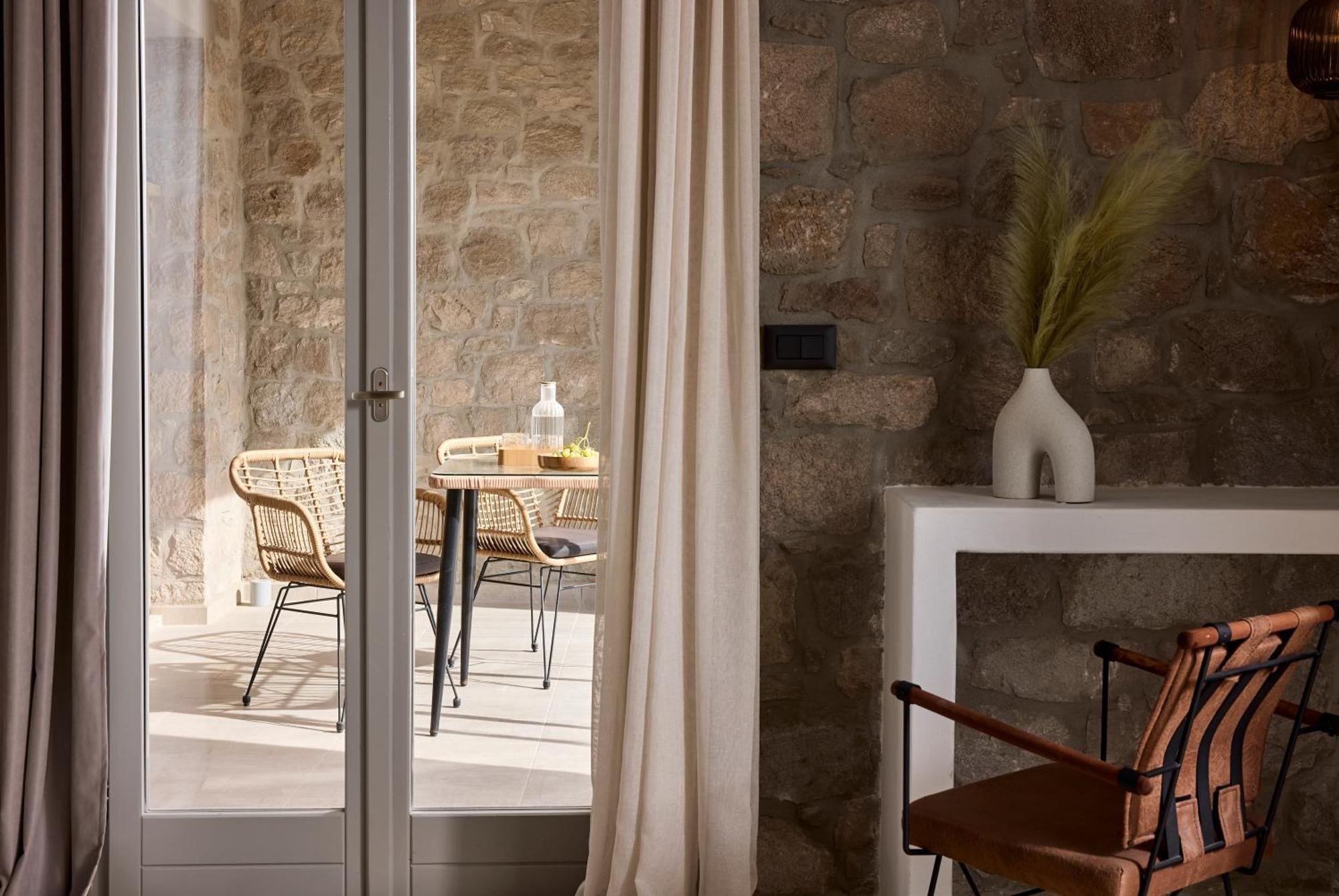 آداماس Kedros Milos Suites الغرفة الصورة